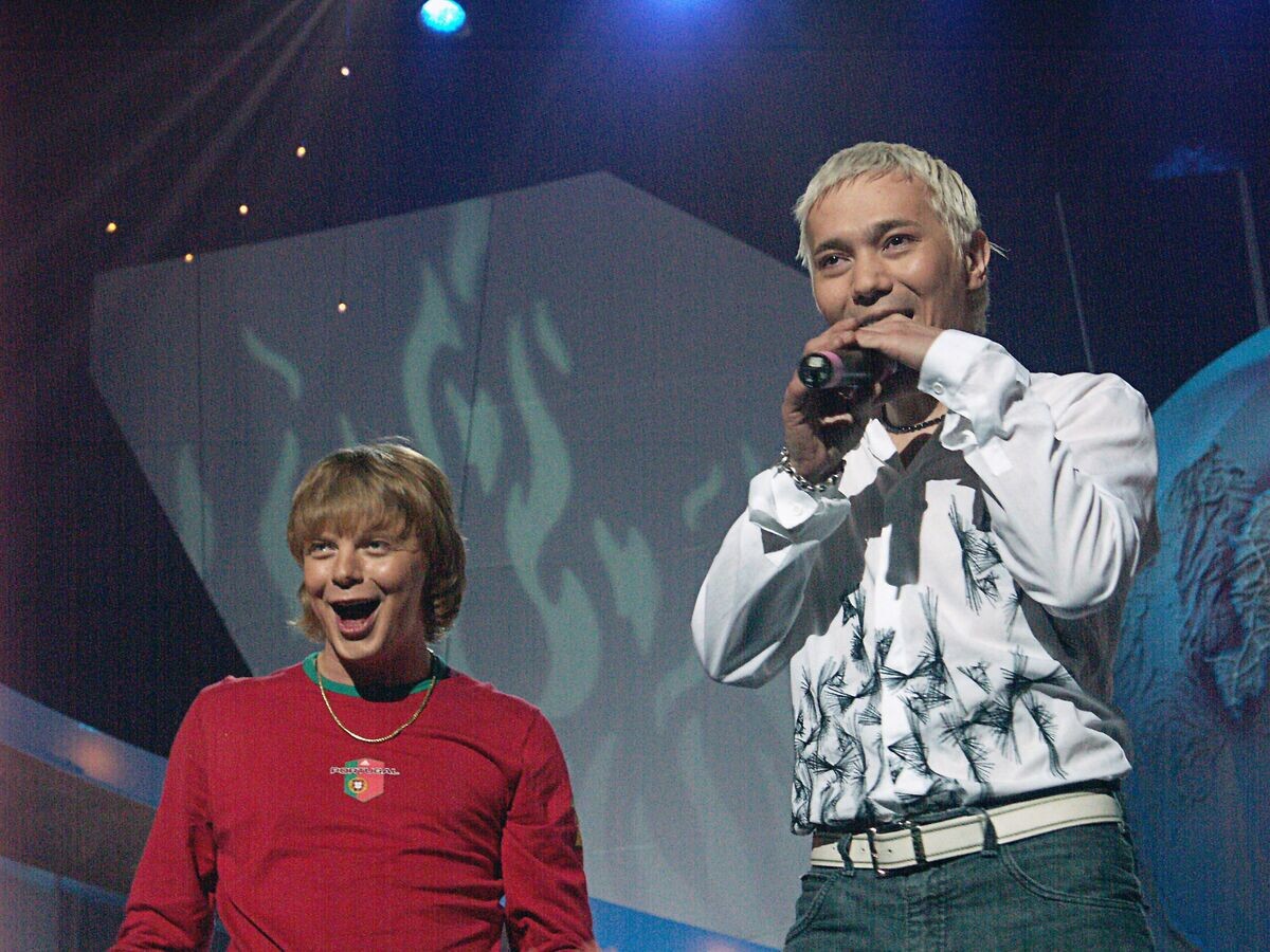    Солисты группы "Иванушки International" Андрей Григорьев-Апполонов и Олег Яковлев во время выступления© РИА Новости / Дмитрий Коробейников