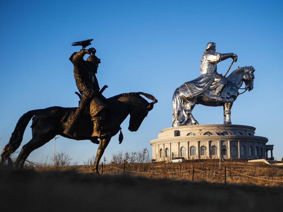    Скульптурная композиция Статуя Чингисхана в Цонжин-Болдоге© РИА Новости / Владимир Астапкович