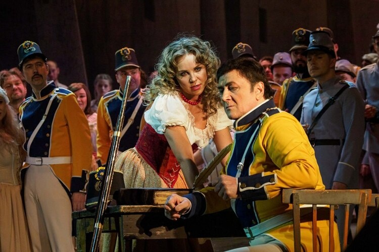    43-й Шаляпинский фестиваль в пятницу стартовал с амбициозной премьеры — новую версию оперы «Кармен» представил итальянский режиссер Марко Гандини