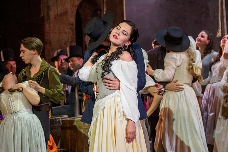    На декорации потратили 14 млн рублей