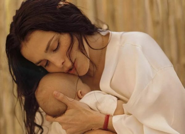    Сати Казанова с дочкой, фото: соцсети