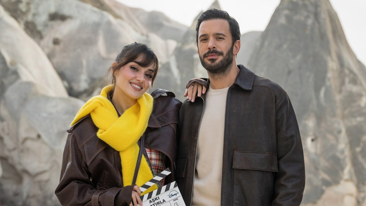 Ханде Эрчел и Барыш Ардуч на съемках сериала «Помни о любви»