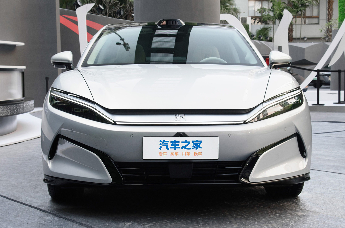    У компании BYD уже есть модели Han и Tang (названы в честь китайских династий Хань и Тан), но литера L в названии многое поменяла. Новинки фактически являются вторым поколением, заметно превосходят предшественников и, повторим, имеют серьёзные шансы на рыночный успех.   
BYD