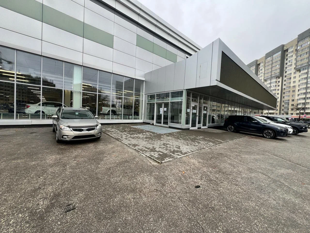 Автосалон Советской Армии 180/2