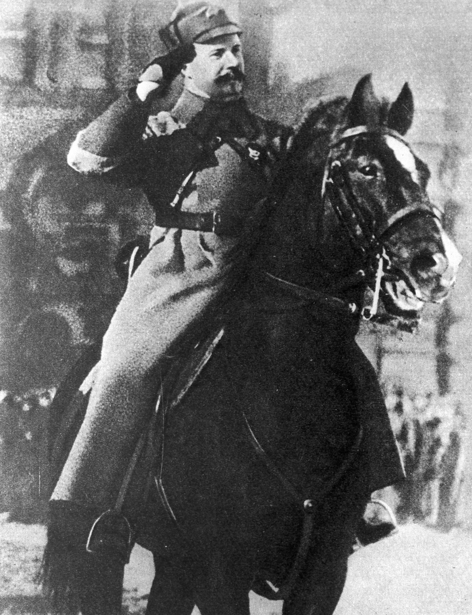    Михаил Фрунзе родился в Бишкеке в семье военного фельдшера. Во время учёбы в гимназии в городе Верном (ныне Алма-Ата) он увлёкся революционными идеями. В 1904 году он поступил в Петербургский политехнический институт и вступил в РСДРП / РИА Новости / Макс Альперт