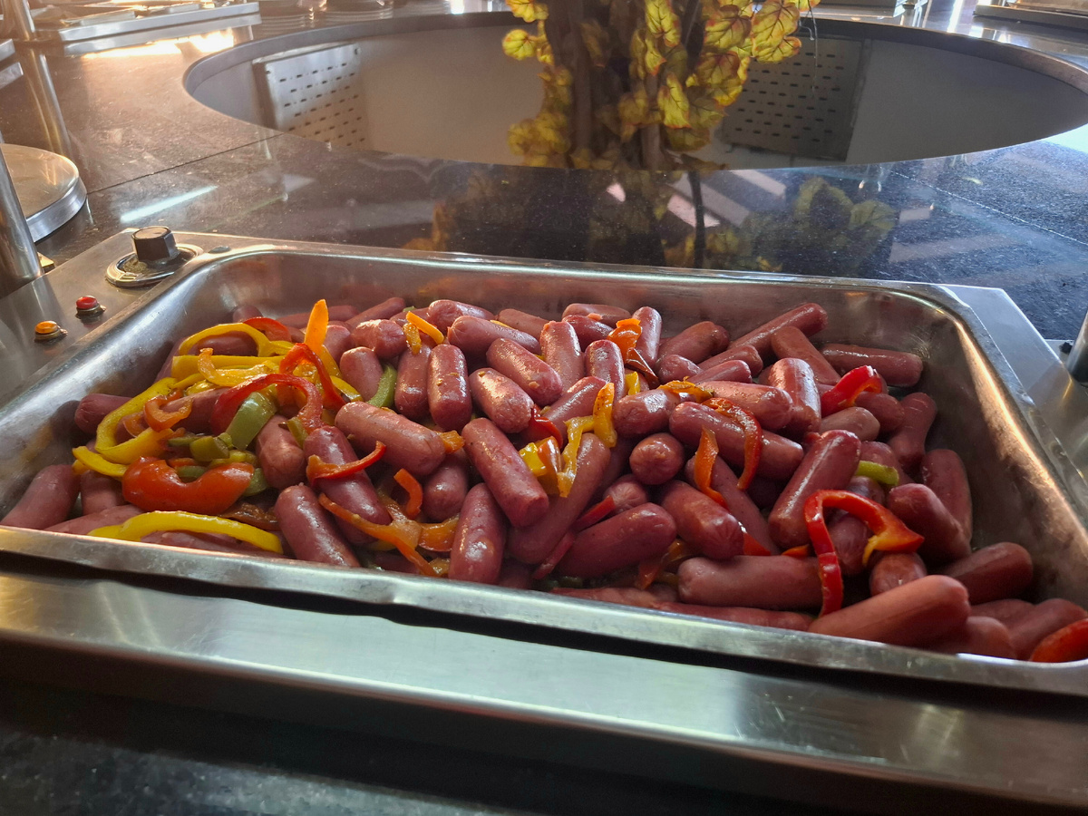 Блюда в Египте. Сосиски на шведском столе