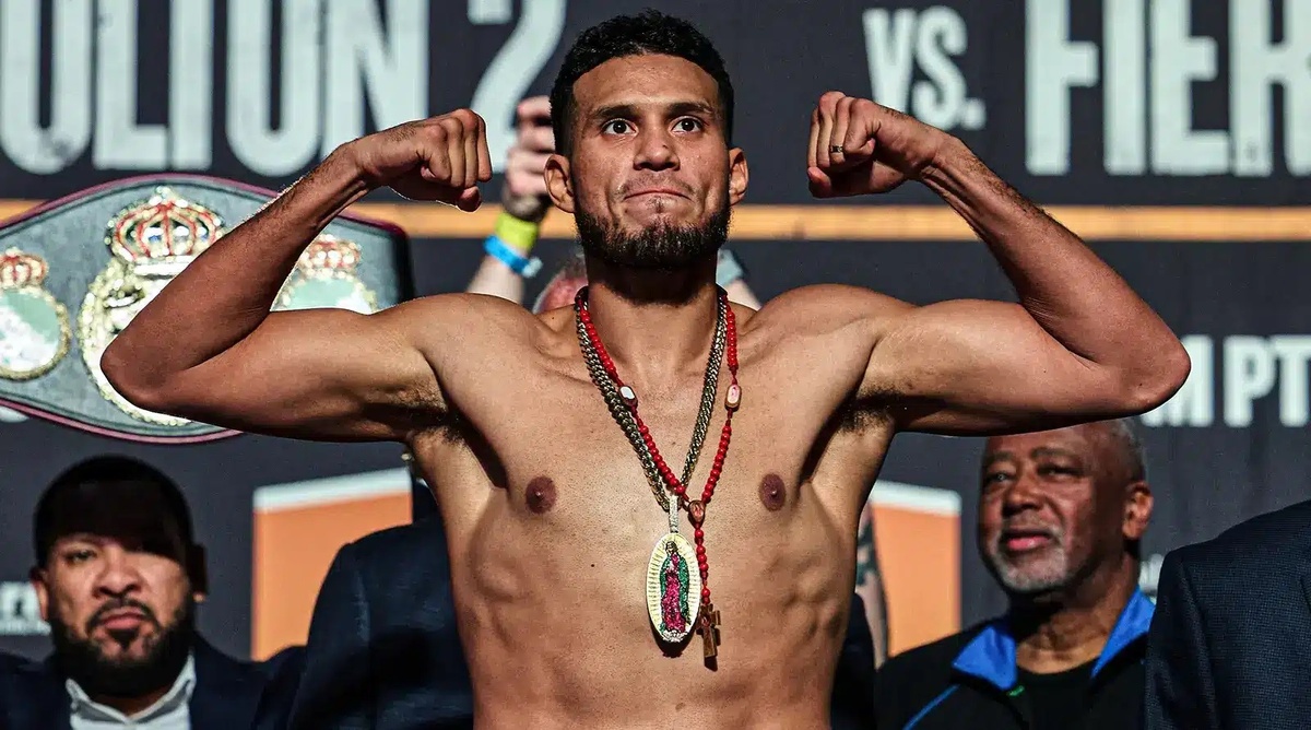 Дэвид Бенавидес на взвешивании перед боем с Моррелем