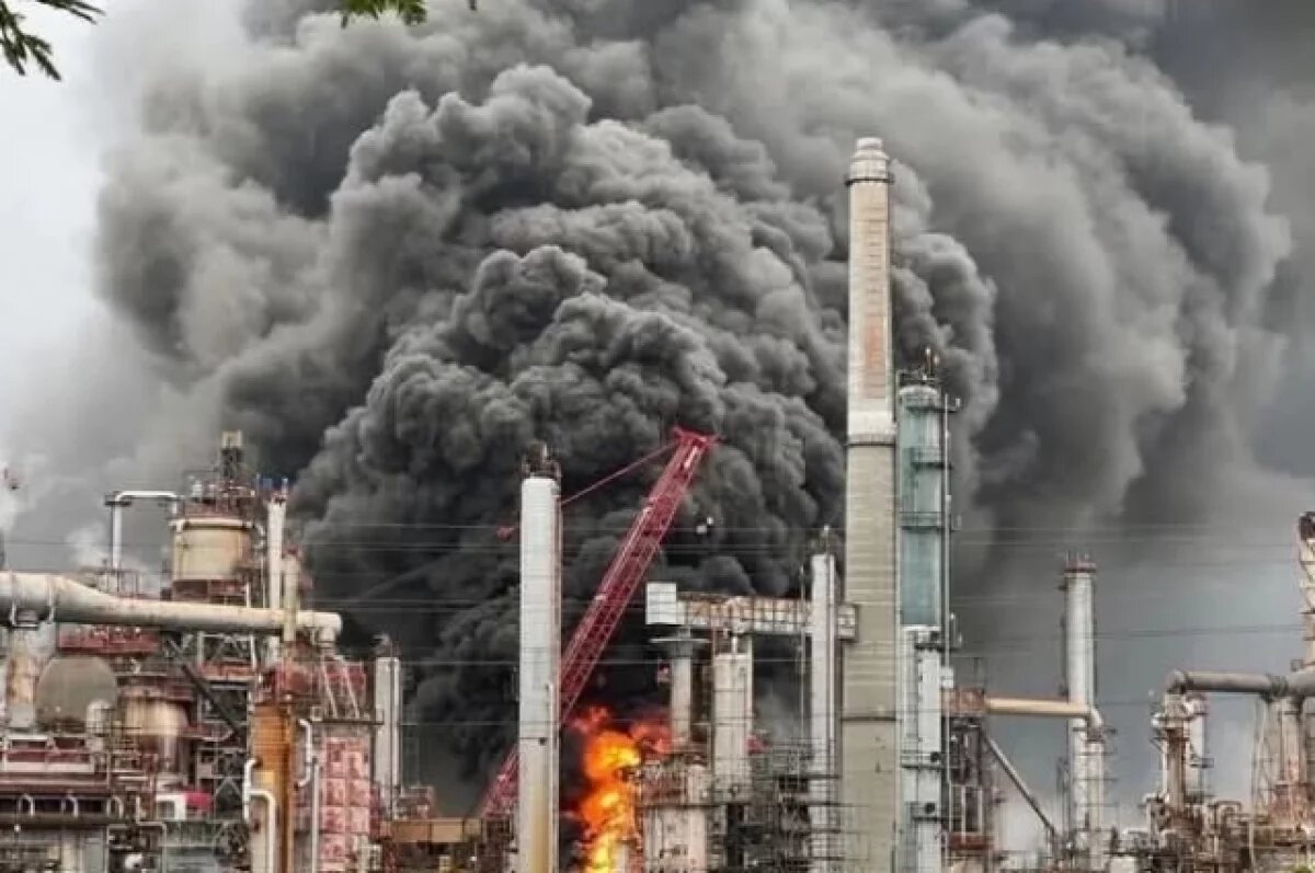    В Калифорнии вспыхнул крупный пожар на нефтеперерабатывающем заводе