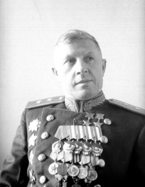 Александр Ильич Родимцев (1905-1977).