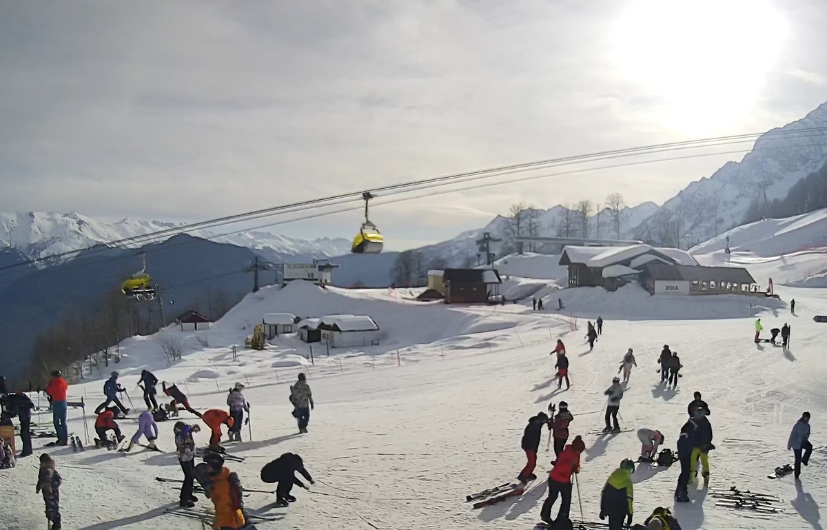 Красная Поляна в живописных горах Сочи настоящий рай для любителей горнолыжного спорта