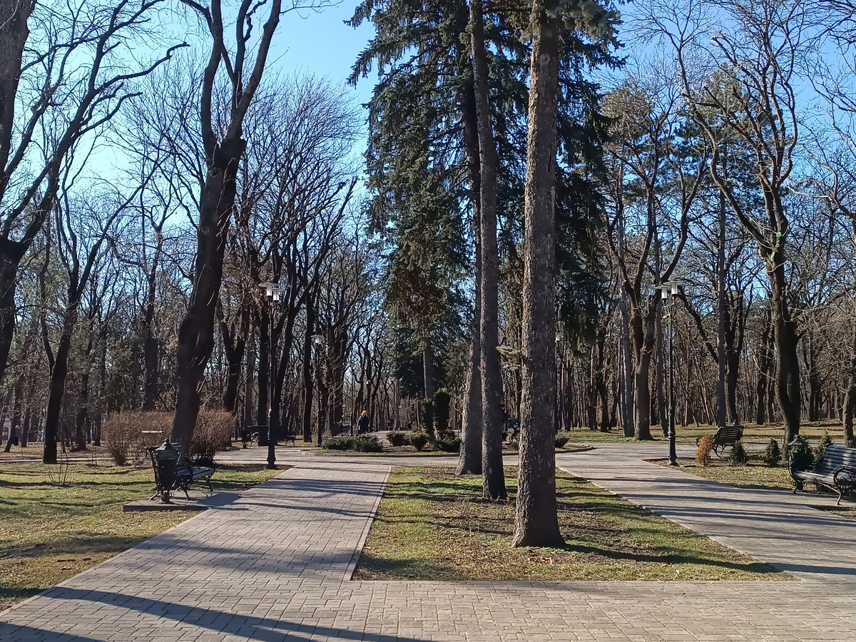 Вход со стороны Грязелечебницы.