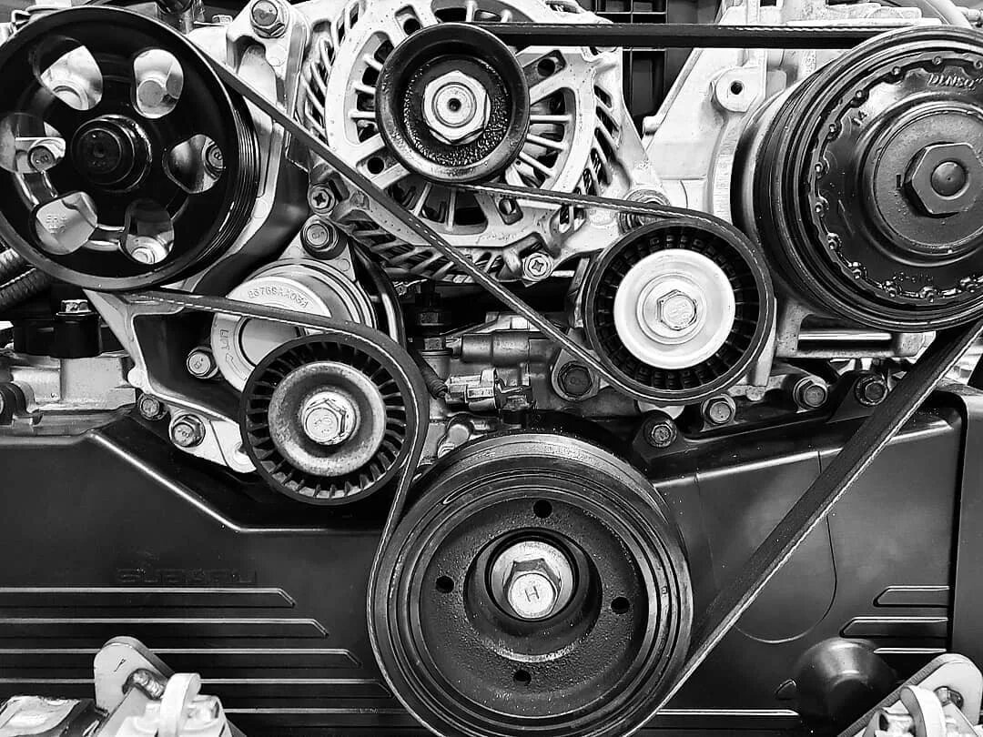 Приводной ремень на автомобиле.