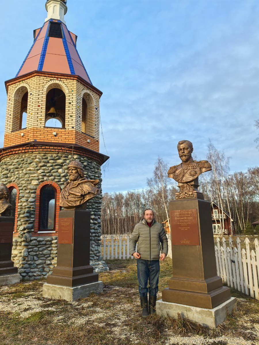 В деревне Ф. Конюхова, возле одной из таких часовинок