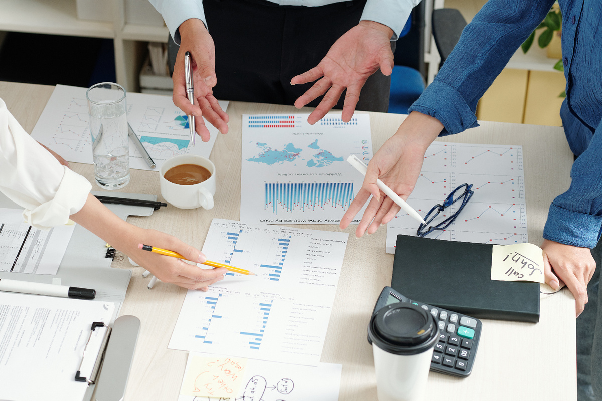 Мы – диджитал-агентство для эйчаров. Наш сайт: lights-on.pro