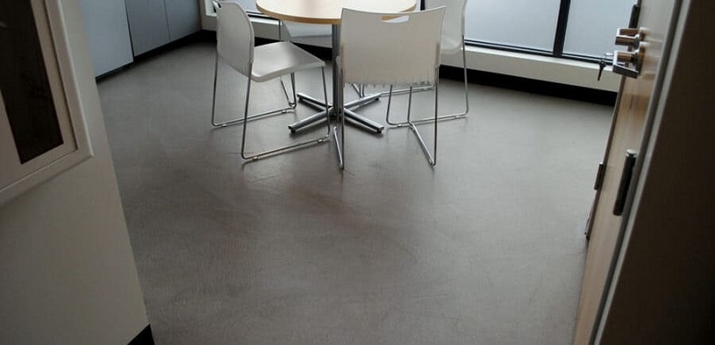 Кварцевый топпинг подходит для помещений с умеренной нагрузкой