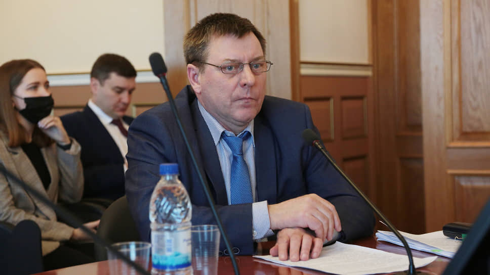 На посту замглавы Перми Артем Балахнин сменит одного из наиболее опытных муниципальных чиновников — Игоря Субботина. Господин Субботин курировал городскую сферу ЖКХ с декабря 2018 года, а до этого на протяжении почти девяти лет возглавлял Дзержинский район Перми. Ожидается, что бывший вице-мэр продолжит работать на должности советника главы Перми. На фото: Игорь Субботин .📷Фото: Максим Кимерлинг / Коммерсантъ