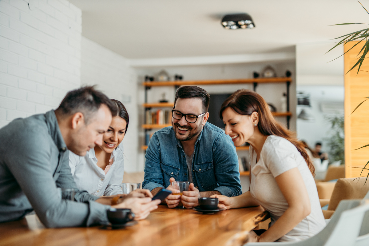 Мы – диджитал-агентство для эйчаров. Наш сайт: lights-on.pro