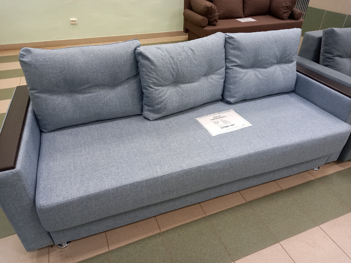 23500 рублей, ткань - велюр, механизм выдвижной