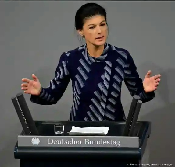 Сара Вагенкнехт призвала к референдуму по приему мигрантов в ГерманииФото: Tobias Schwarz/AFP/Getty Images.