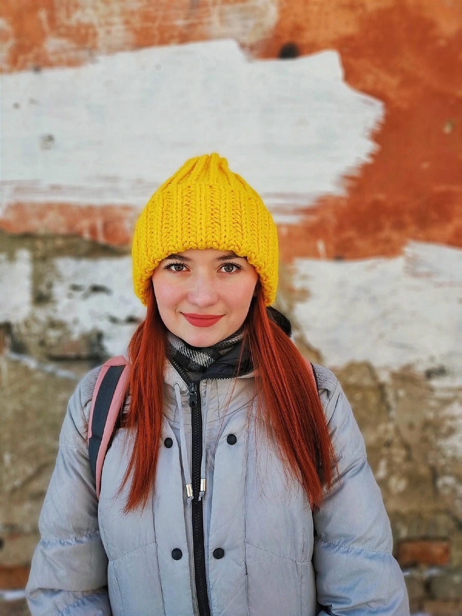 Шапка английской резинкой связана на Ивущке