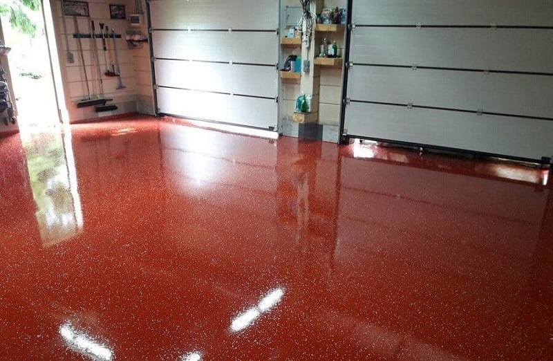 Чтобы продлить срок службы бетонного пола, используют топпинг