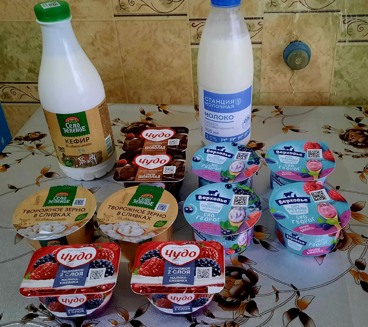 Себе творог, йогурты детям 