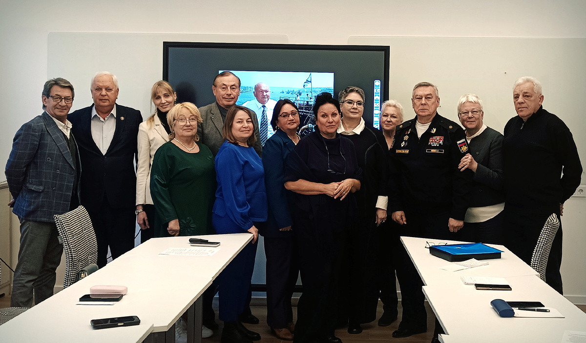 участники Круглого стола по увековечиванию памяти Юрия Лужкова в Севастополе. 29.01.2025 г.