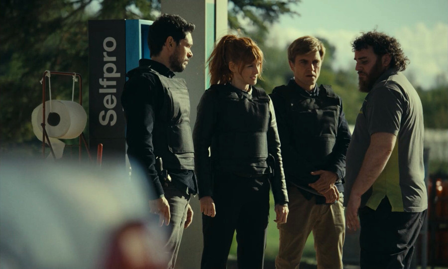 Испания. Триллер. Режиссеры: Давид Виктори, Виктор Куадрадо. В ролях: Ана Польвороса, Пабло Молинеро, Пако Тоус, Мишель Хеннер, Хосе Мануэль Ривера, Элена Ирурета, Вити Суарес, Джун Анджела, Пилар Бергез, Хави Саес и др. Вы поступили бы так же (мини-сериал) Tú también lo harías.