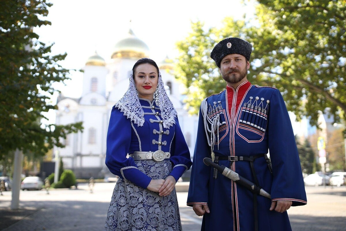 Терские  казаки  в  традиционных  народных  костюмах