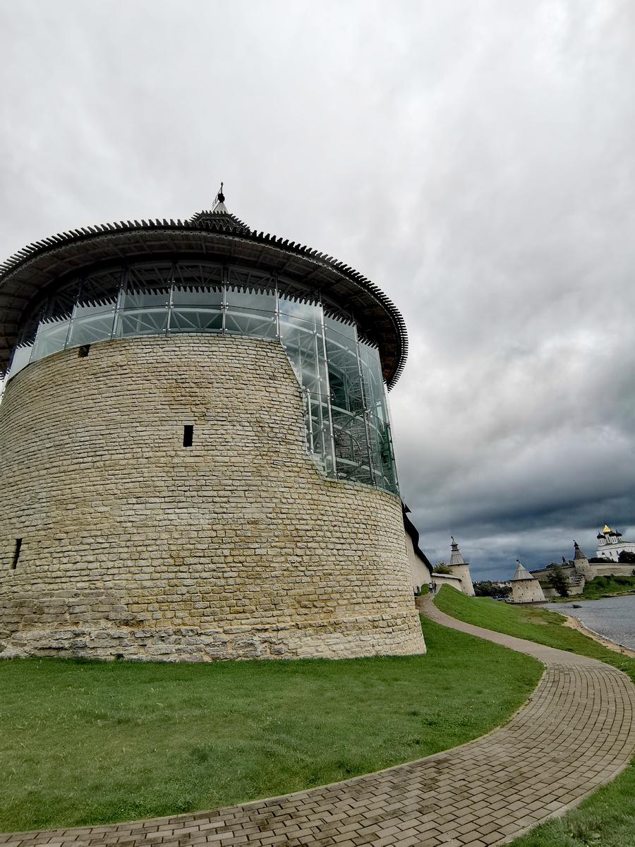 Варлаамовская наугольная башня, ул. Леона Поземского, д. 46