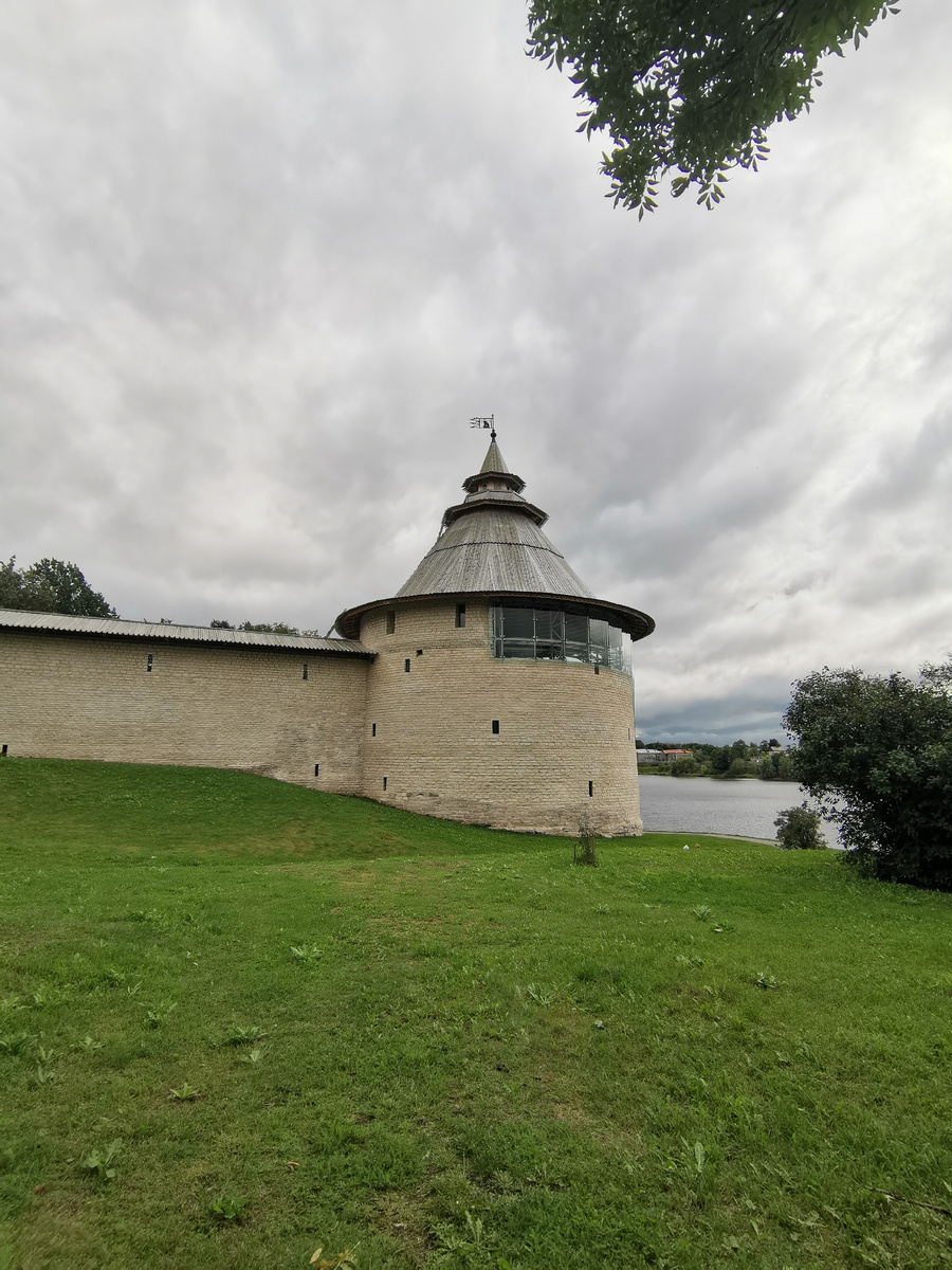 Варлаамовская наугольная башня, ул. Леона Поземского, д. 46