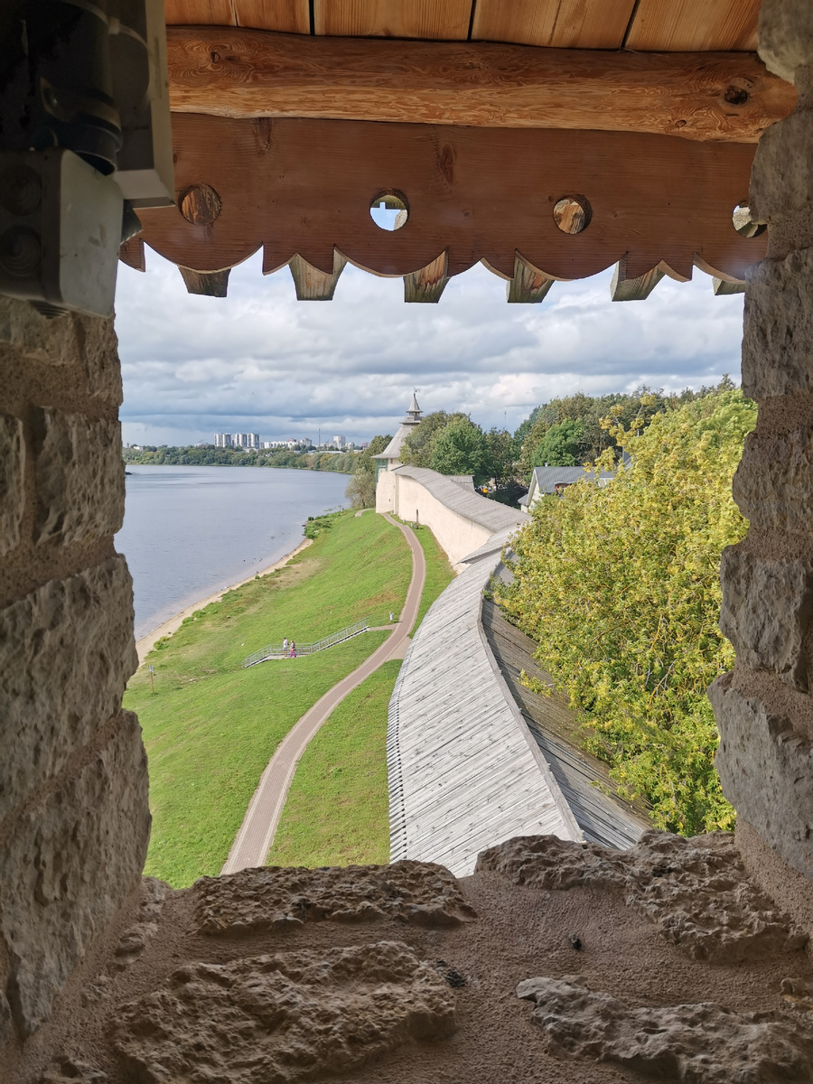 Высокая башня, ул. Леона Поземского, 46, вид на Варлаамовскую башню