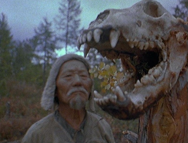 Пролистните изображение, чтобы увидеть следующий кадр из фильма «Злой дух Ямбуя» (1977)