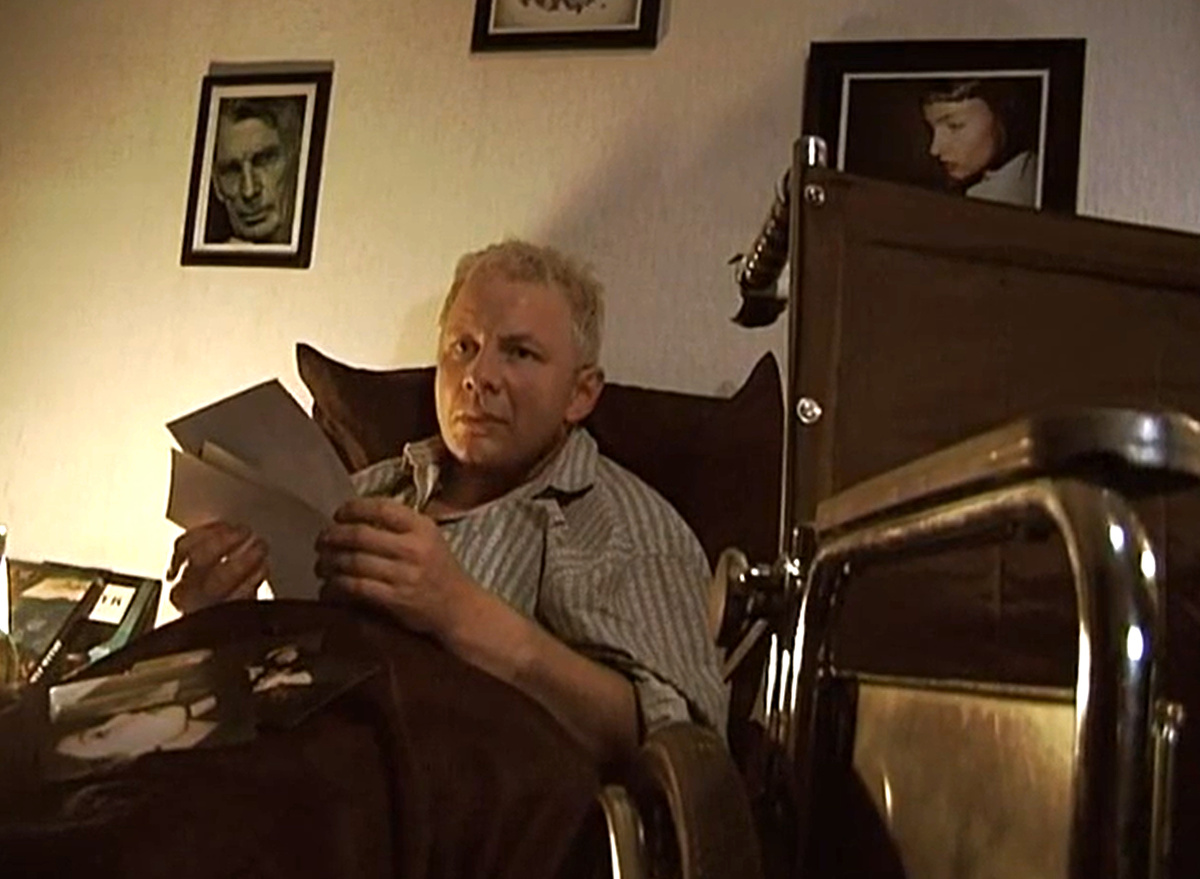 Кадр из кинофильма "Щит Минервы", 2003 г., режиссер, сценарист и композитор Сергей Ткачев (скриншот) 