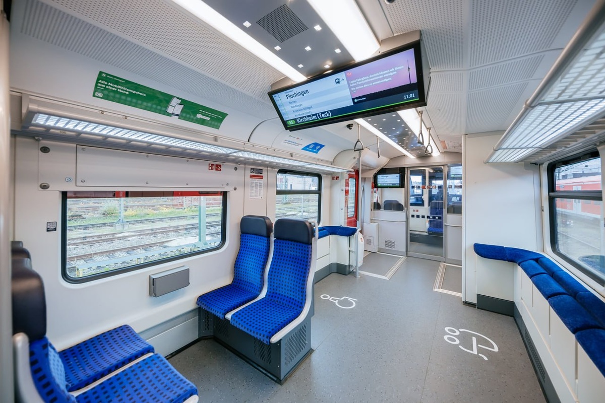  В салоне модернизированного электропоезда класса 430. Источник: Thomas Niedermuller/DB