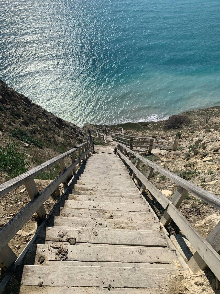 И воздухом подышали и спортом позанимались. Супсех, спуск и подъём 800 ступенек.