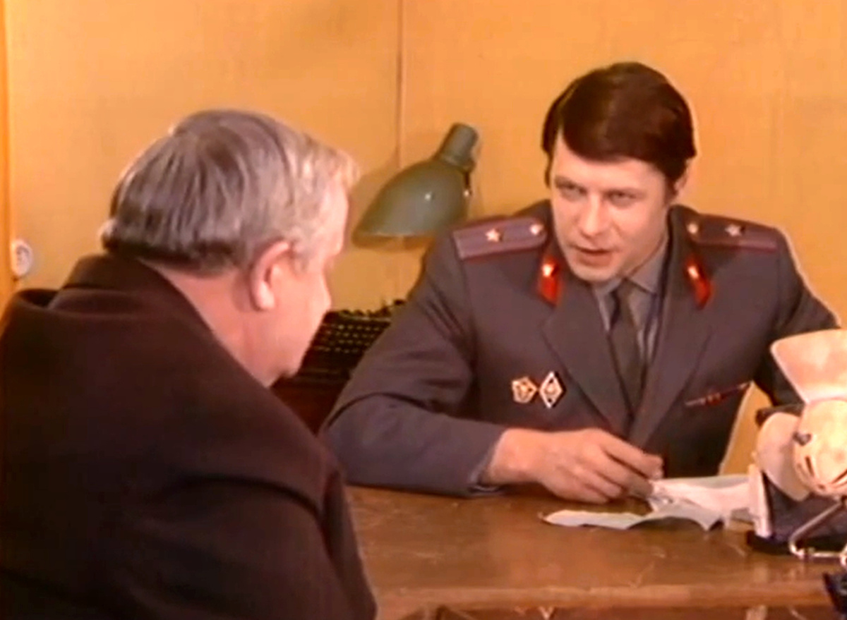 Кадр из телефильма "Следствие ведут ЗнаТоКи: Ответный удар", 1975 г., режиссер Юрий Кротенко, сценаристы Александр Лавров, Ольга Лаврова, композитор Марк Минков (скриншот)