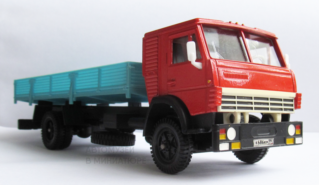 Ранний вариант КАМАЗа-5325 от Элекона из коллекции автора