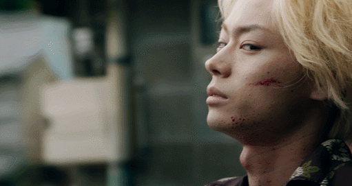 Сцена с цветами. Источник: playbookpro.ru 