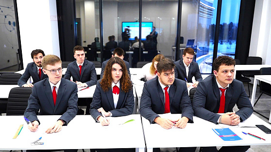    Студенты из Когалыма прошли стажировку в нефтяном университете китайского города Циндао