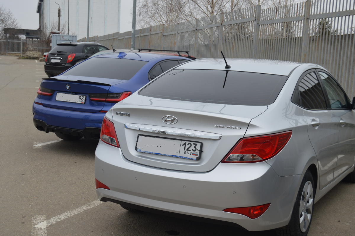 Фото автора. 01.02.2025. Машинки выстроились в ряд, кто в детстве о таких мечтал?