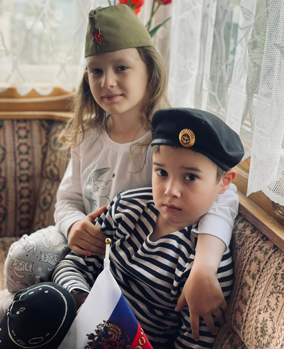 Каринка и Вадюха – неразлучные кузены.