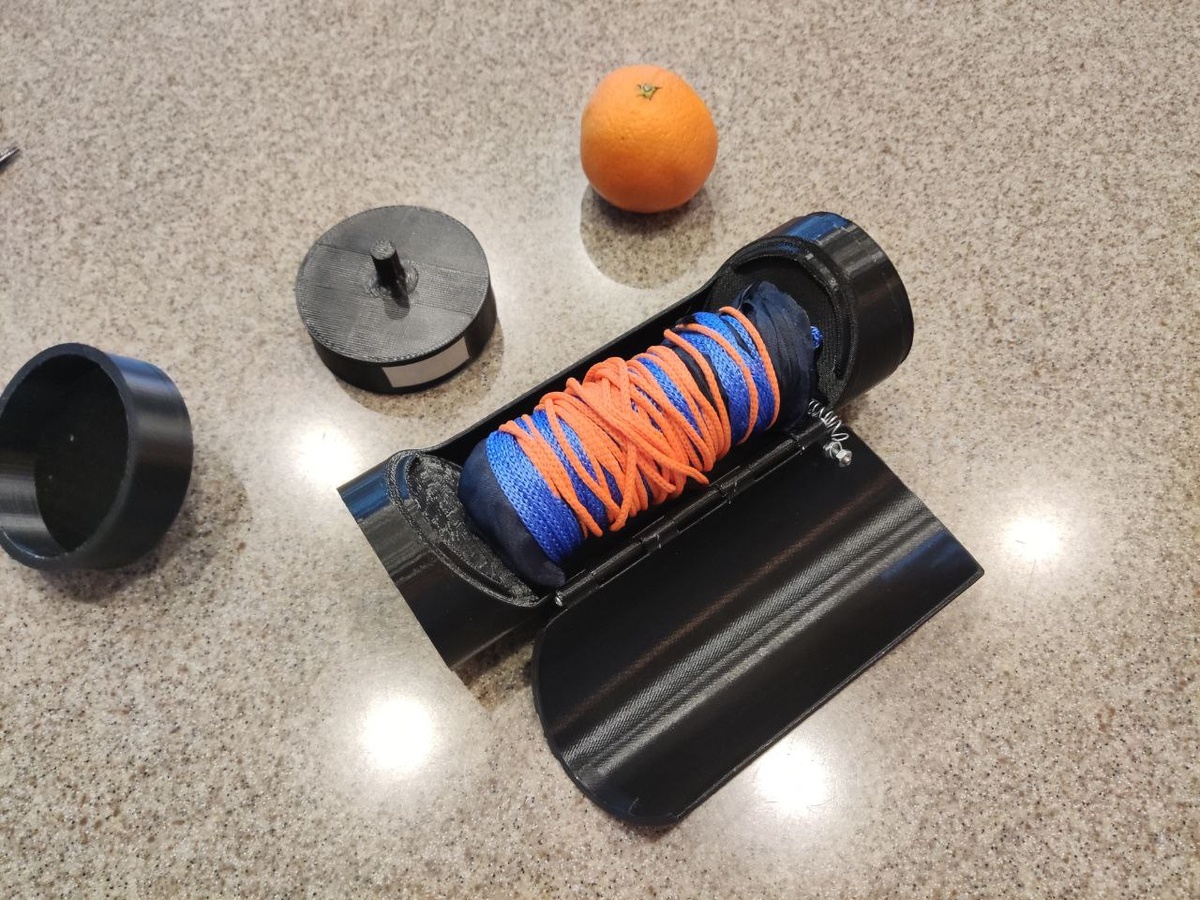 С парашютом внутри