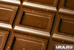    Шоколад улучшает настроение, увеличивая содержание гормона радости