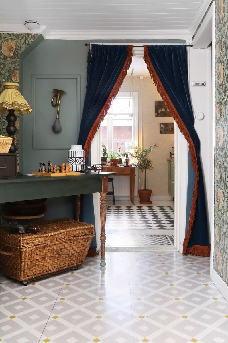 Начнем с прихожей