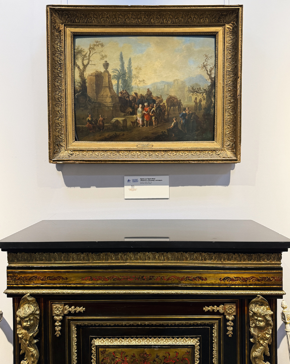 Листайте галерею, чтобы познакомиться с коллекцией музея →