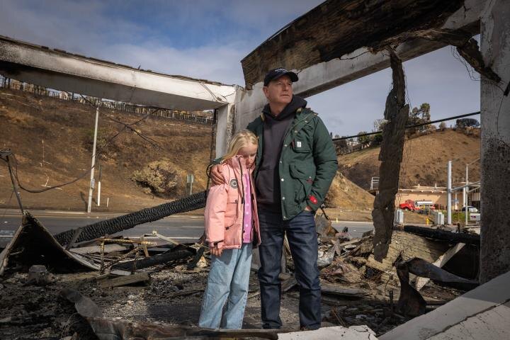 Энтони Хоффман жил в Малибу со своей дочерью Софией. Они арендовали дом и теперь ищут новое место для жизни. Барбара Дэвидсон/ The New York Post.
