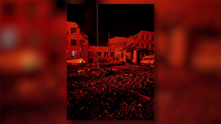   Кадр из того самого видео, выпущенного Генштабом ВСУ после якобы русской атаки на интернат в Судже // скриншот из телеграм-канала украинского издания "Страна"