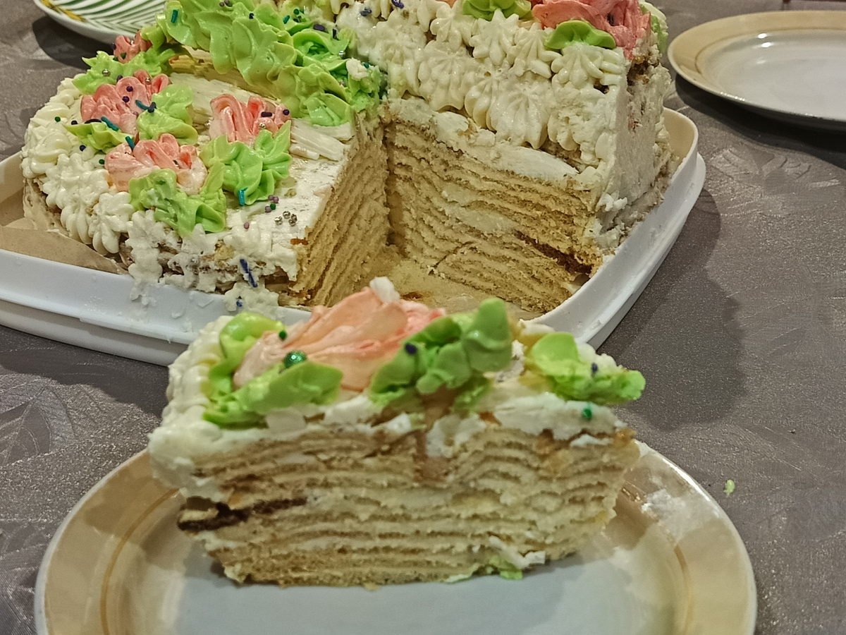 Завтрак- кусочек свекровушкиного тортика.