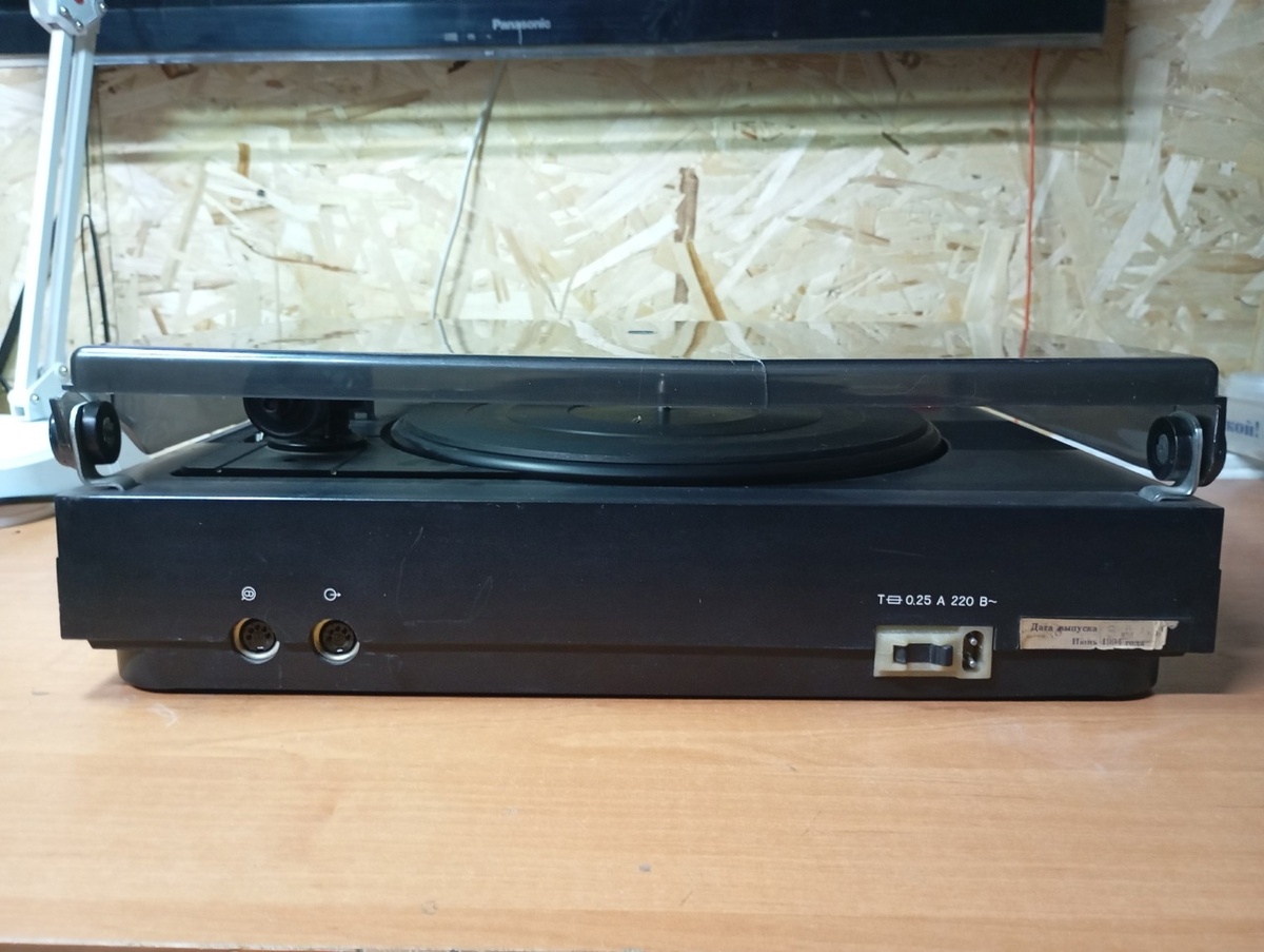 Сзади получается большая щель для сбора пыли